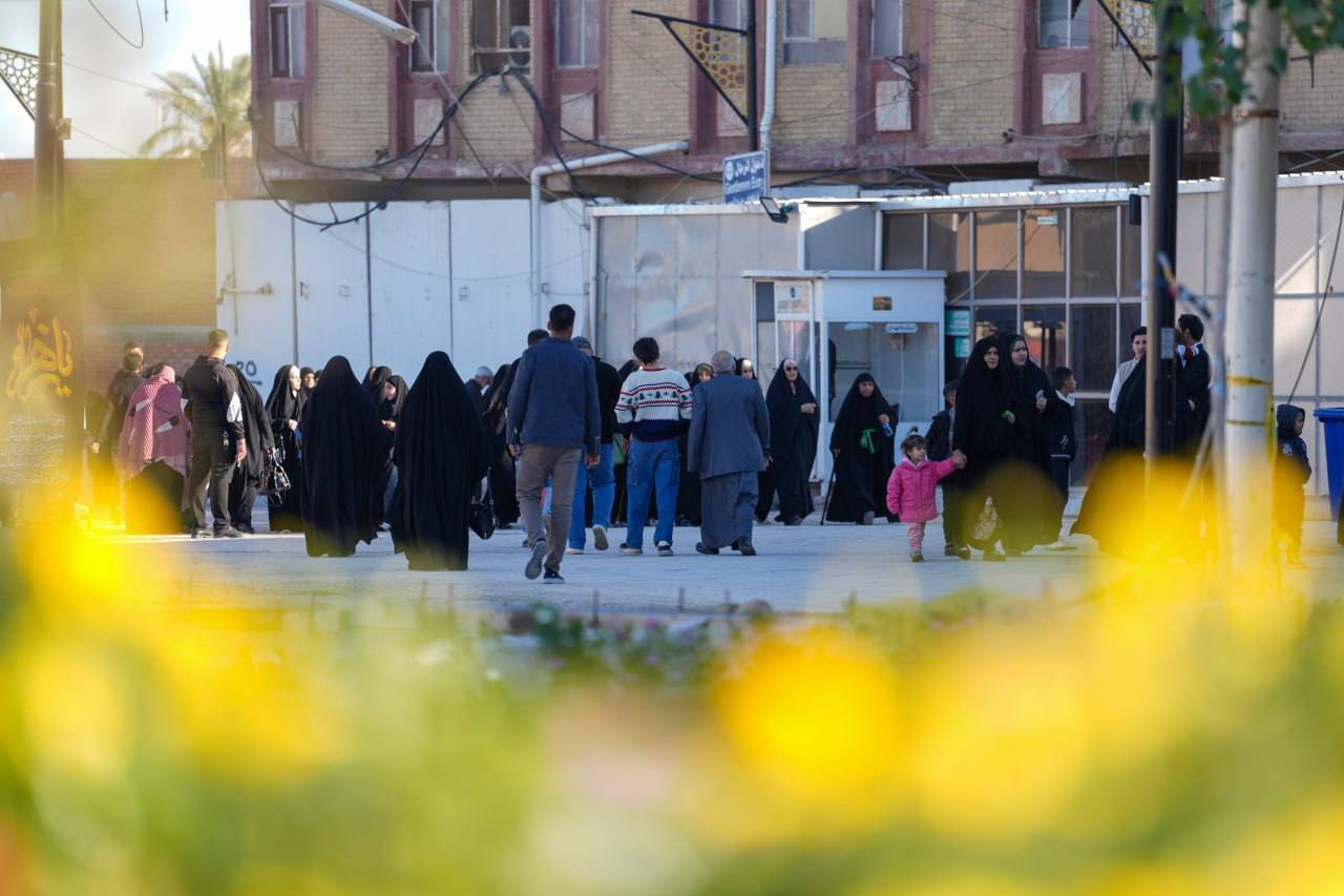 رهسپار شدن زائران به سمت حرم عسکریین در آستانه سالروز شهادت حضرت فاطمه (س)