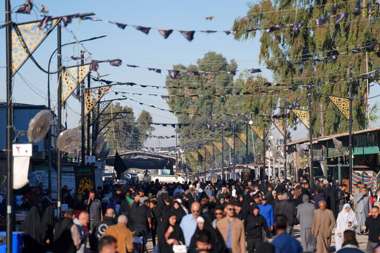 رهسپار شدن زائران به سمت حرم عسکریین در آستانه سالروز شهادت حضرت فاطمه (س)