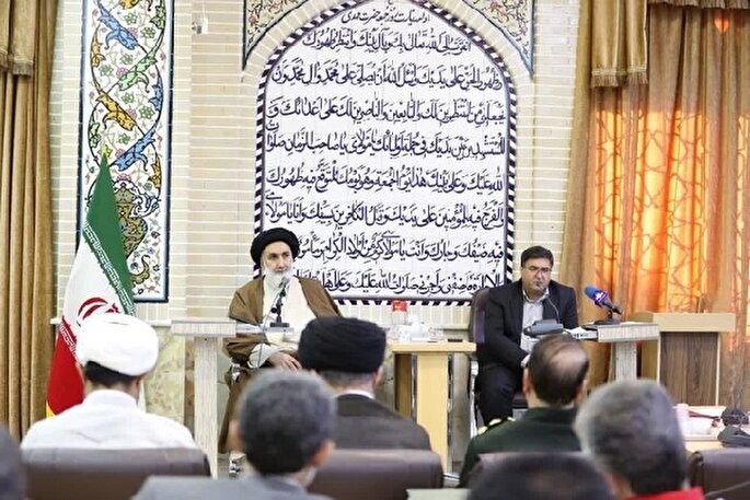 برنامه‌های منسجمی برای تقویت فرهنگ نماز انجام شود