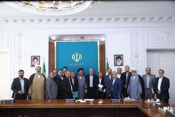 دیدار پزشکیان با مجمع نمایندگان 4 استان دیدار پزشکیان با مجمع نمایندگان 4 استان