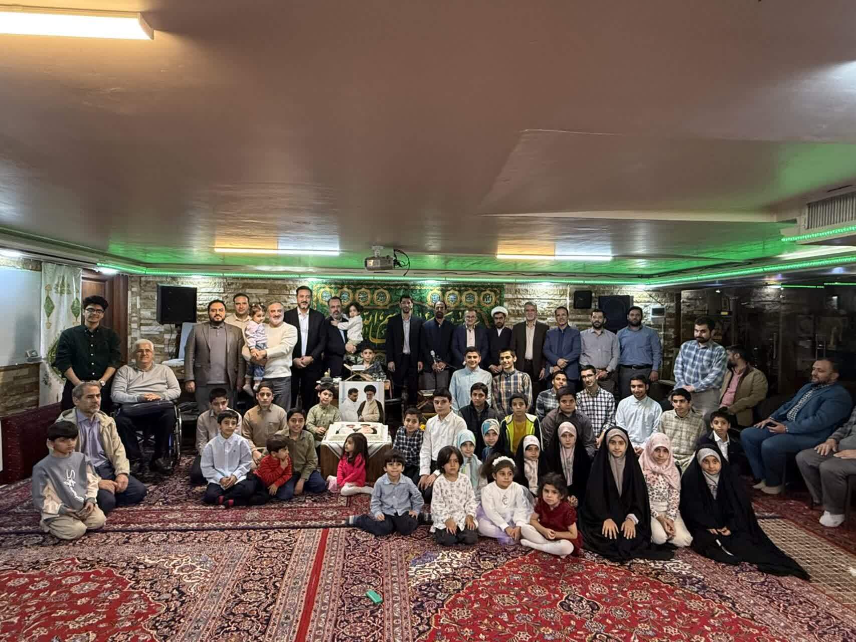 محفل انس با قرآن در منزل شهید طهرانیمقدم برگزار شد محفل انس با قرآن در منزل شهید طهرانیمقدم برگزار شد