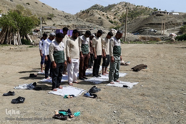 وقتی نوجوانان معلمان همدلی میشوند وقتی نوجوانان معلمان همدلی میشوند