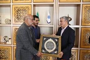 تجلیل شورای عالی قرآن از رئیس اتاق بازرگانی لرستان به پاس حمایت از فعالیت‌های قرآنی