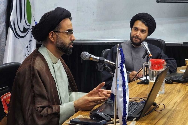 ارسال/ زمانی: رفتار سرکوب‌گرانه کلیسا؛ عامل گرایش به بی‌دینی/سلطانی: سیره‌پژوهی غربی بر مبنای غلط بشری‌بودن قرآن متکی است