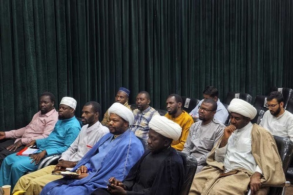 ارسال/ زمانی: رفتار سرکوب‌گرانه کلیسا؛ عامل گرایش به بی‌دینی/سلطانی: سیره‌پژوهی غربی بر مبنای غلط بشری‌بودن قرآن متکی است