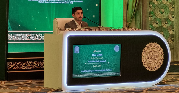 انس مداوم با قرآن در کنار تحصیل و کار حرفه‌ای در کلینیک دندانپزشکی