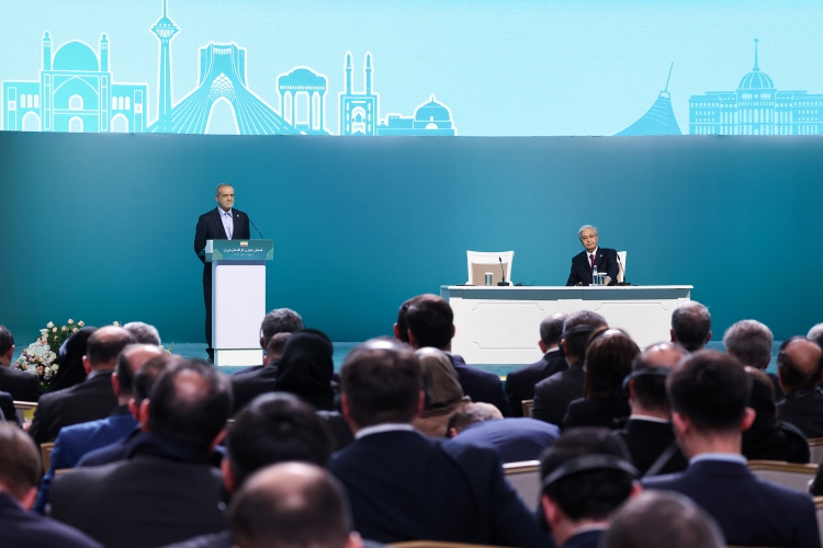 رئیسجمهور در نشست مشترک فعالان اقتصادی ایران و قزاقستان رئیسجمهور در نشست مشترک فعالان اقتصادی ایران و قزاقستان