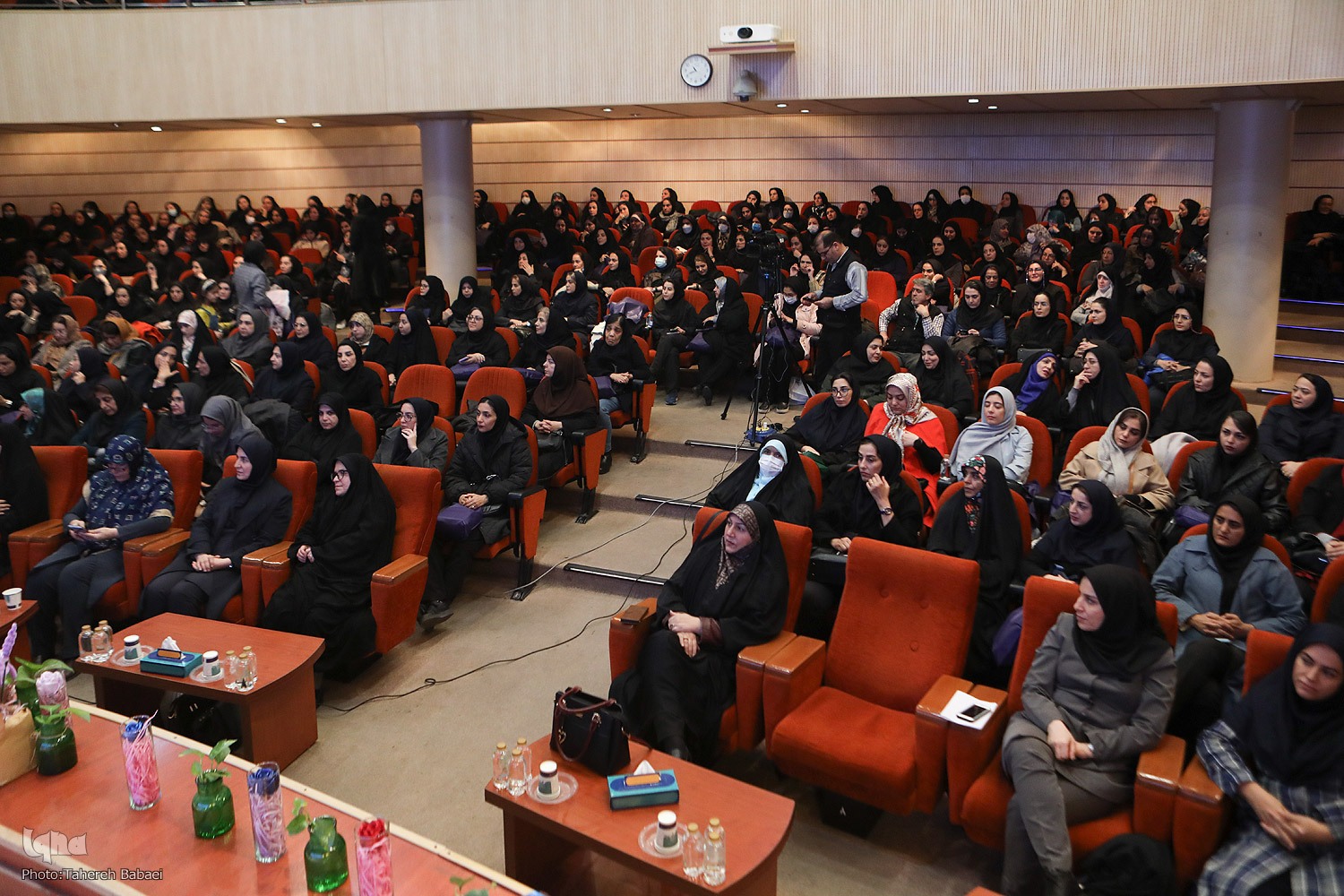 بانوان در جهاددانشگاهی تربیتگر، پژوهشگر، همکار و الهام بخش هستند بانوان در جهاددانشگاهی تربیتگر، پژوهشگر، همکار و الهام بخش هستند