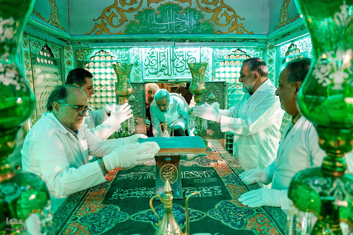 میزبانی از حاملان کلامالله در حریم فرزند امام کاظم(ع) میزبانی از حاملان کلامالله در حریم فرزند امام کاظم(ع)