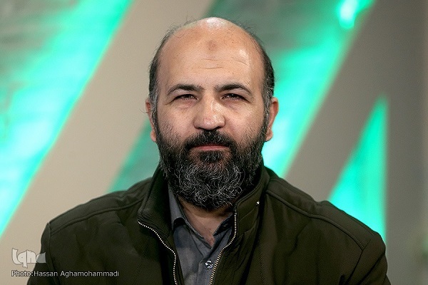 آماده انتشار برای روز پنجشنبه یا جمعه؛ لطفا انتخاب روز انتشار با هماهنگی خانم بختیاری صورت گیرد؛ سپاس////دوگانه مسئله-پاسخ؛ درمواجهه جریان ادبیات داستانی متعهد با ادبیات داستانی روشنفکری