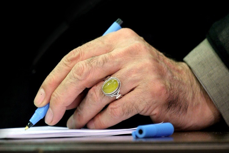 پاسخ رهبر معظم انقلاب به نامه نوه سرلشکر شهید حاجی‌زاده