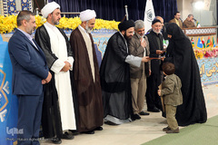 تجلیل از خانواده شهید قرآنی مدافع حرم در مسابقات قرآن