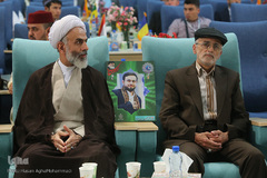 تجلیل از خانواده شهید قرآنی مدافع حرم در مسابقات قرآن