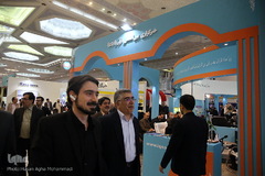 بازدید دکتر طیبی مدیر جهاد دانشگاهی از غرفه خبرگزاری ایکنا در نمایشگاه مطبوعات