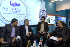 بازدید دکتر طیبی مدیر جهاد دانشگاهی از غرفه خبرگزاری ایکنا در نمایشگاه مطبوعات