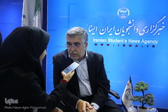 بازدید دکتر طیبی مدیر جهاد دانشگاهی از نمایشگاه مطبوعات