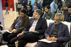 مناظره دانشجویی در غرفه ایکنا ـ نمایشگاه مطبوعات