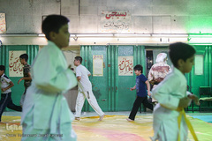 بچه ها در حال گرم کردن بدن