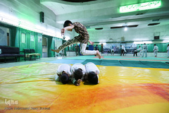 بچه ها در حال گرم کردن بدن