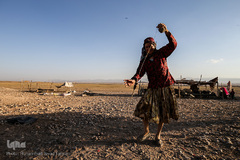 ریسندگی از عمده کارهای زنان عشایر است