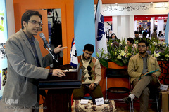 مناظره دانشجویی در غرفه ایکنا