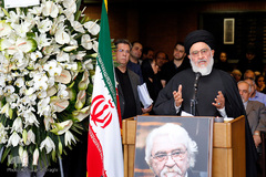 سید مصطفی محقق داماد در مراسم تشییع پیکر داریوش شایگان