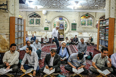 مسجد ابوذر یکی از مراکزی است که حاج ولی در آن به تدریس قرآن می پردازد