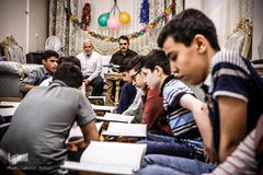 در اعیاد و مراسم ها حاج ولی در جمع جوانان حاضر شده و به جشن و قرائت قرآن می پردازد