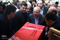 محمد باقر قالیباف، شهردار اسبق تهران در مراسم تشییع پیکر مرحوم حجت الاسلام «احمد احمدی» عضو  فقید شورای عالی انقلاب فرهنگی