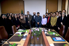  عکس یادگاری دانشجویان شرکت کننده در طرح دانشجو متدبر قرآن کریم