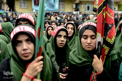 زنان مسلمان شیعه در مراسم عاشورا در استانبول ترکیه شرکت می کنند