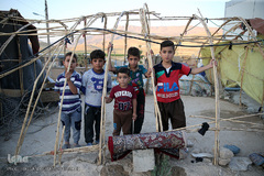 کودکان روستای زلزله زده روستای سرابلو که با وقوع زلزله محروم تر شده اند