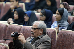 نشست در دام فقر