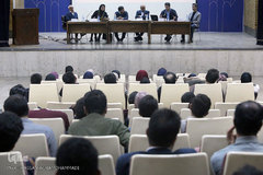 نشست در دام فقر