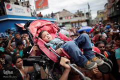 خطر در کمین کودکان / کاروان مهاجر به سمت مرز ایالات متحده-مکزیک