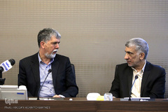 عبدالهادی فقهی زاده و سیدعباس صالحی در نشست شورای سیاست‌گذاری پانزدهمین دوره همایش بانوان قرآن‌پژوه