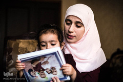 اومیما سولهه از نابلس می‌گوید: من دختر نوزادم را در یکی از زمان‌های ملاقات همراه آوردم و او را از طریق شیشه به شوهرم نشان دادم. این تنها زمانی بود که در زندگی‌ام دیدم او گریه می‌کند.