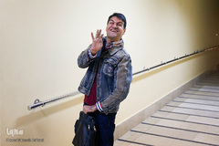 مهرشاد نیکزاد یکی از توانیابان موسسه رعد پس از پایان کلاس به سمت خانه می‌رود.