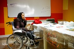 بتول فیلو  کارآموز رشته پتینه کاری است.