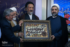 از راست حجت‌الاسلام‌والمسلمین مصطفی بروجردی، حجت‌الاسلام والمسلمین سید محمود دعایی، حجت الاسلام و المسلمین محمدرضا نوراللهیان و علیرضا زجاجی در مراسم رونمایی از تفسیر «شمس»