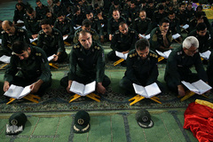 محفل انس با قرآن کاروان قرآنی انقلاب در حسینیه ثارالله پایگاه سوم دریایی سپاه بندر ماهشهر