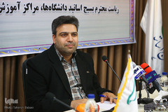 عرفان خسرویان، مسئول بسیج اساتید دانشگاه‌های تهران در نشست خبری آیین ملی چهل سالگی انقلاب اسلامی 