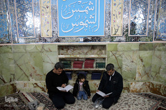 محفل انس با قرآن کاروان قرآنی انقلاب در  امامزاده حسین ابن موسی کاظم(ع) شهرستان طبس