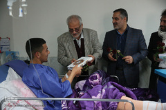 عیادت کاروان قرآنی انقلاب از بیماران بیمارستان بوعلی بیرجند