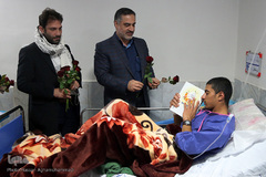 عیادت کاروان قرآنی انقلاب از بیماران بیمارستان بوعلی بیرجند