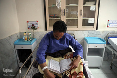 عیادت کاروان قرآنی انقلاب از بیماران بیمارستان بوعلی بیرجند