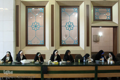 بخش رقابت‌های حفظ قرآن خواهران سیزدهمین جشنواره قرآنی مدهامتان در حرم امام خمینی(ره)