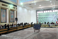 بخش رقابت‌های حفظ قرآن خواهران سیزدهمین جشنواره قرآنی مدهامتان در حرم امام خمینی(ره)