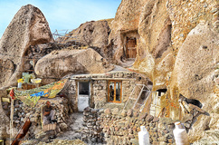 زندگی در دل صخره (روستای کندوان)