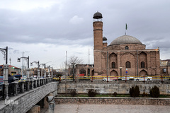 مسجد صاحب الامر، ایستاده در تاریخ